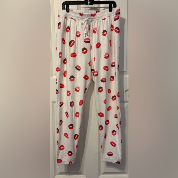 PJ Salvage Other - PJ Salvage White Pajama Pants with Red and Pink Lips
